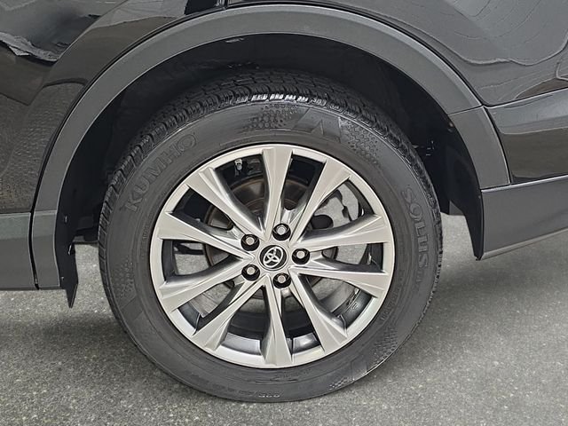 Used 2016 Black Toyota Limited image 33