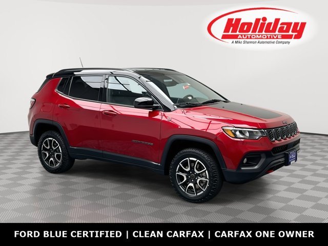 Used 2025 Red Hot Pearlcoat Jeep Trailhawk image 1