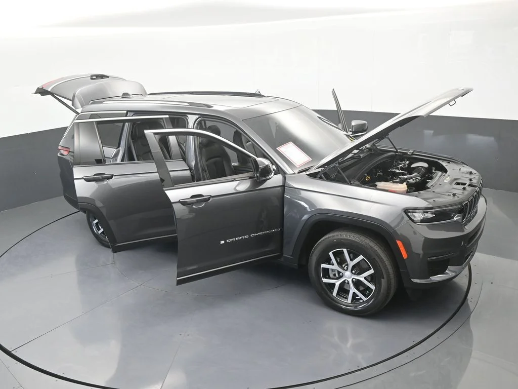 Used 2023 Baltic Gray Metallic Clearcoat Jeep Limited image 74