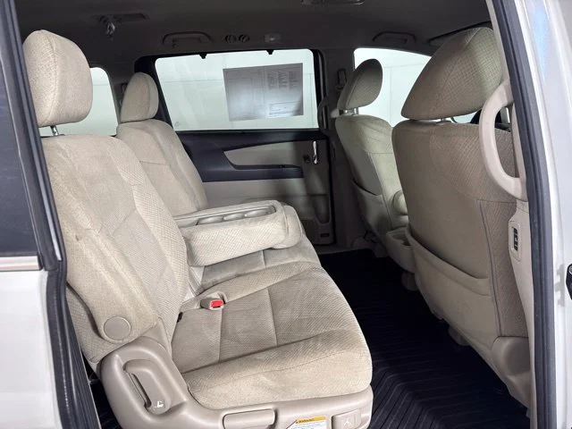 Used 2016 White Honda SE image 5