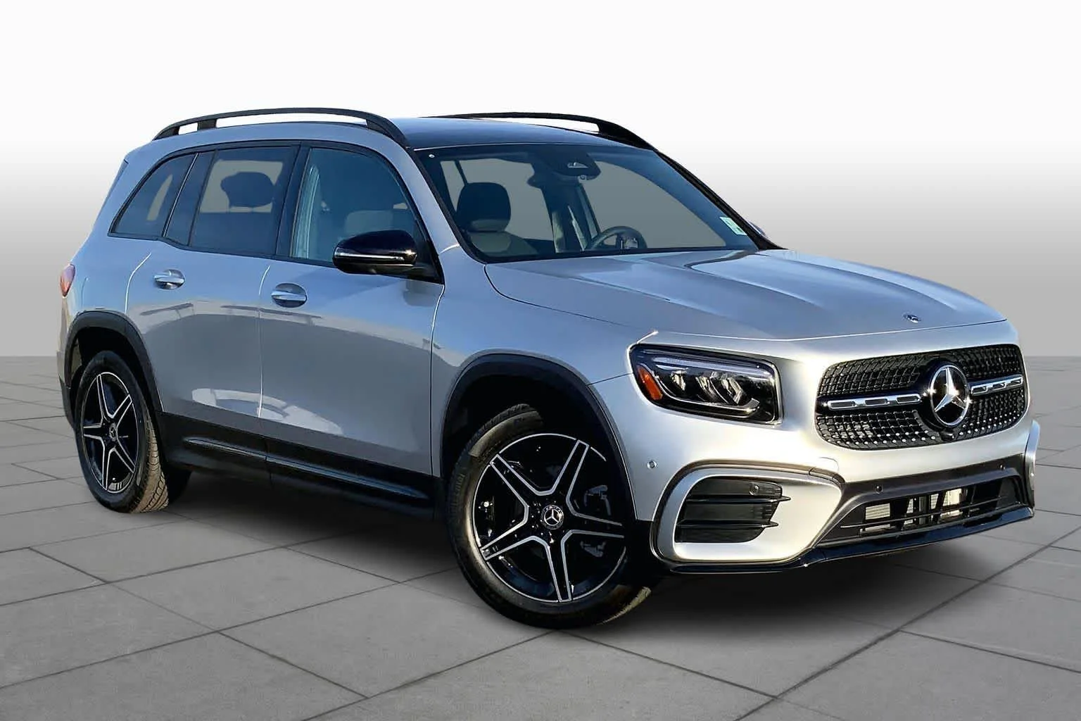 New 2026 Cirrus Silver Metallic Mercedes-Benz GLB 250 image 2