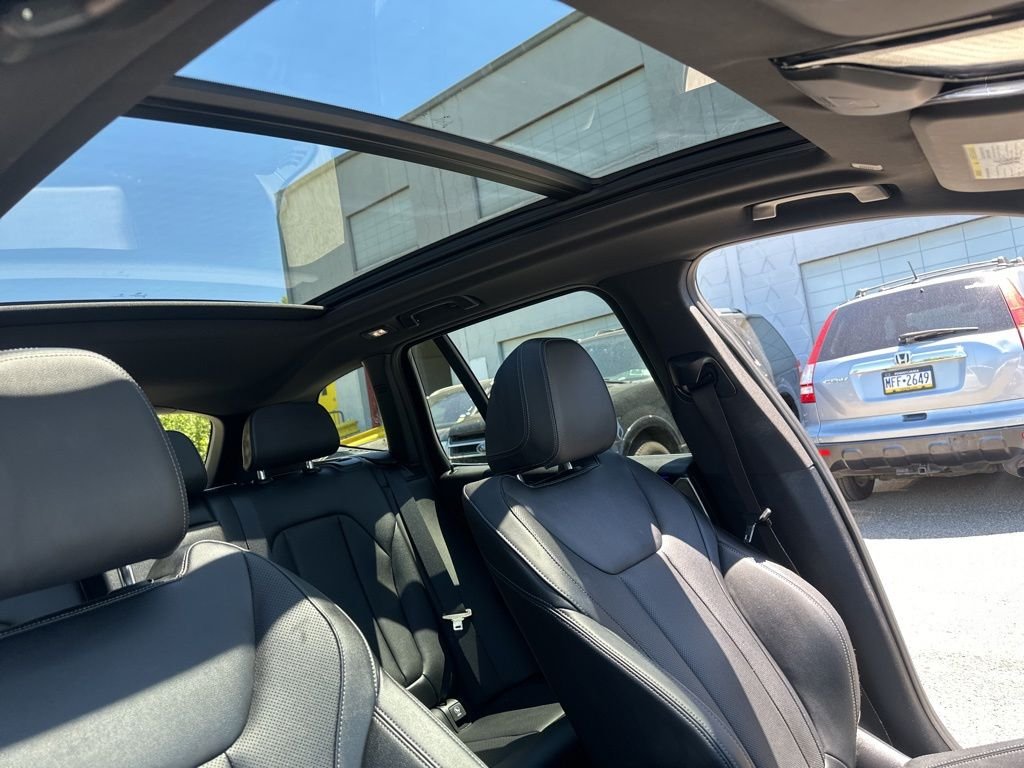 Used 2023 White BMW xDrive30i image 39