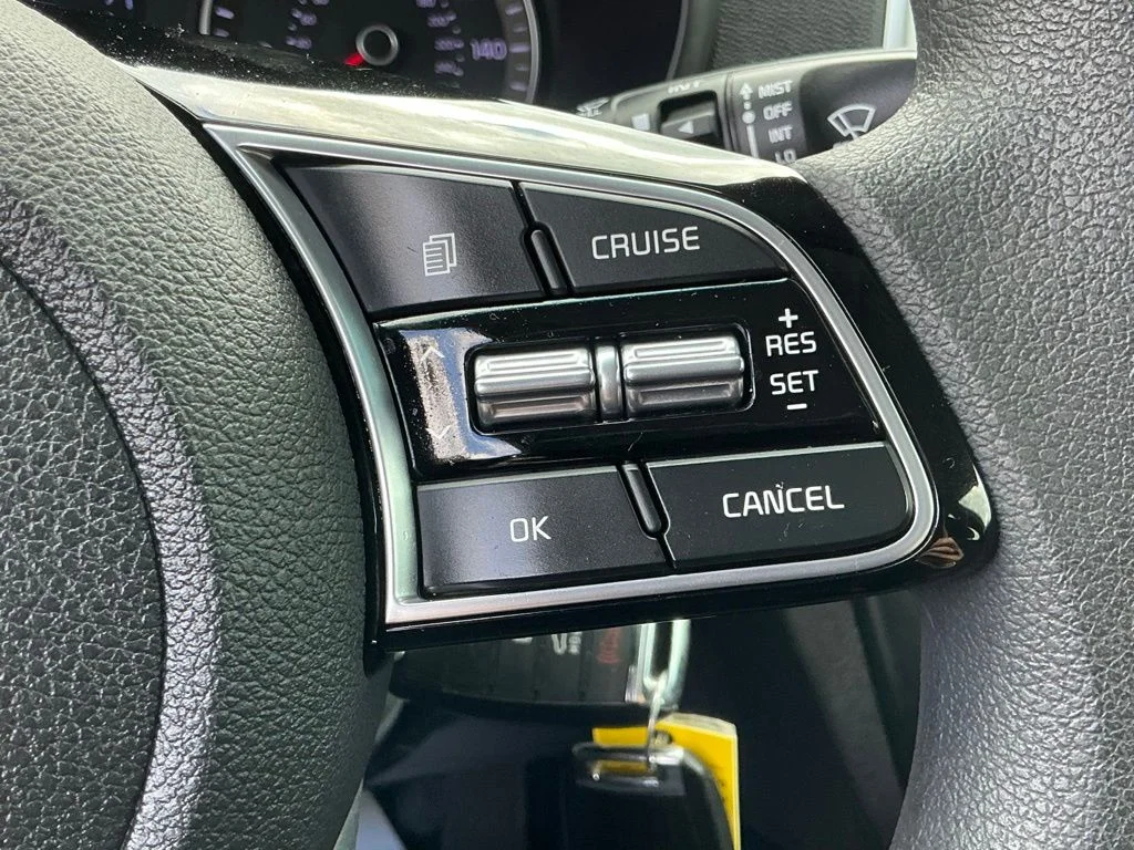 Used 2020 White Kia LX image 29