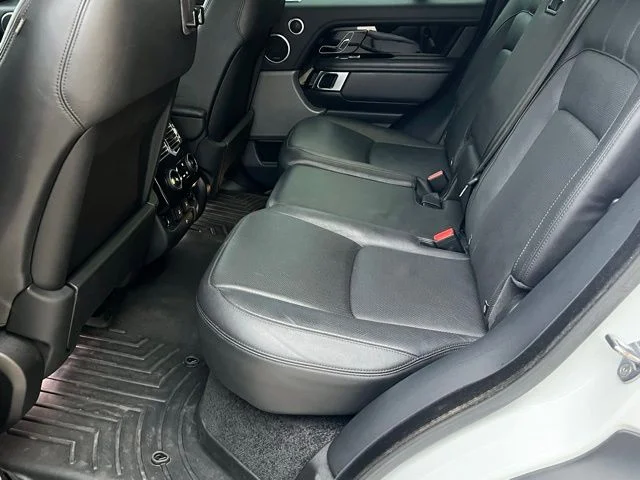 Used 2018 White Land Rover HSE image 23