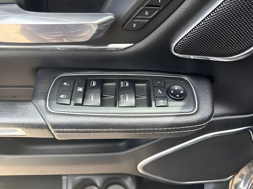 Used 2019  Ram Laramie image 28