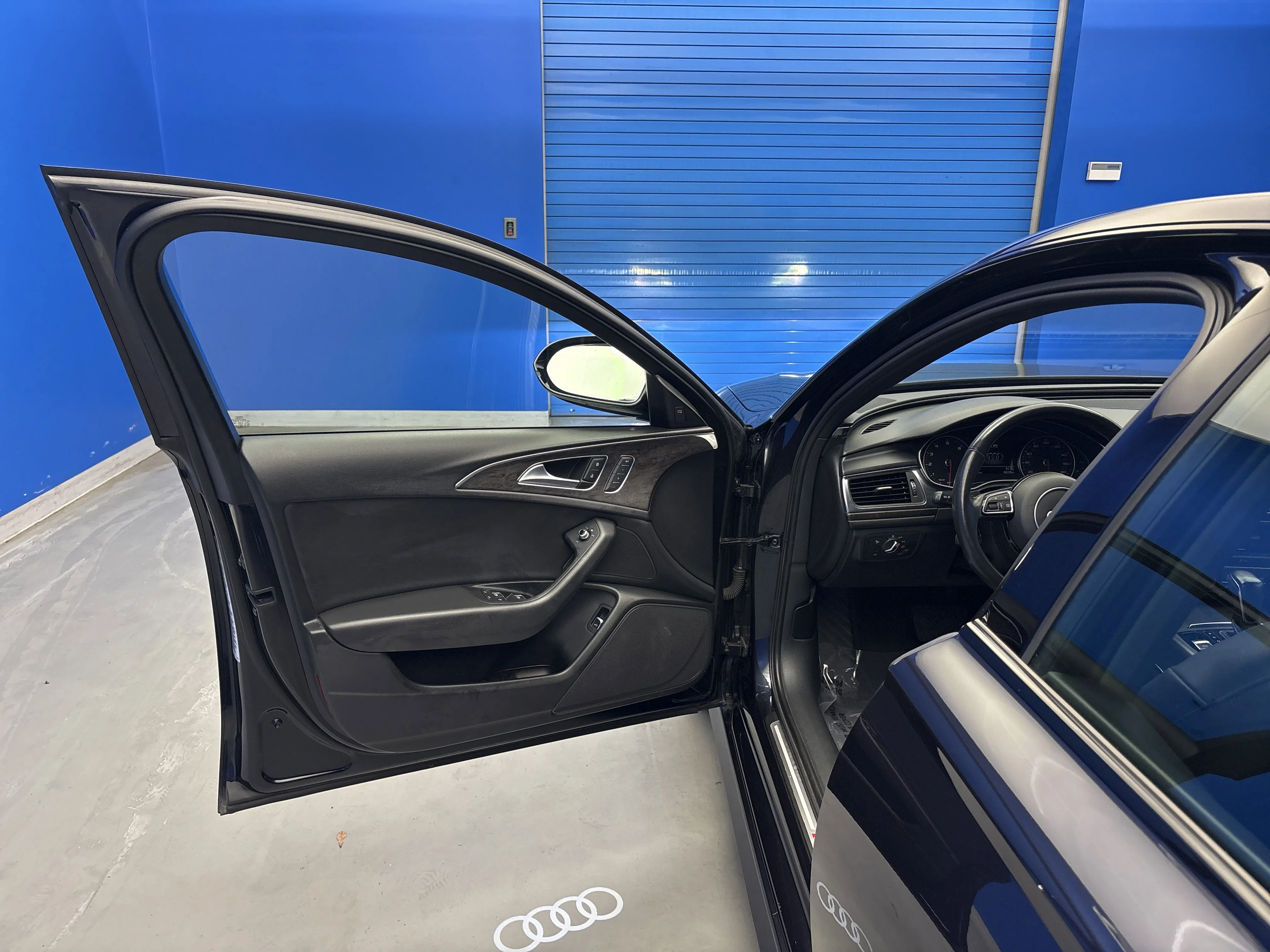 Used 2018 Moonlight Blue Metallic Audi Premium image 9