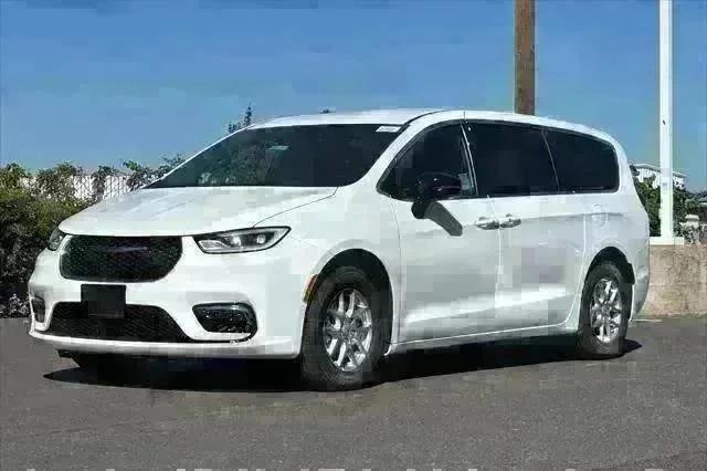 New 2026 Bright White Clear-Coat Exterior Paint Chrysler  image 8
