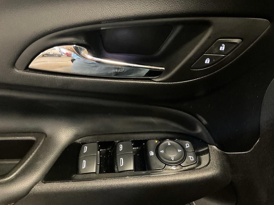 Used 2024 Gray Chevrolet Premier image 33