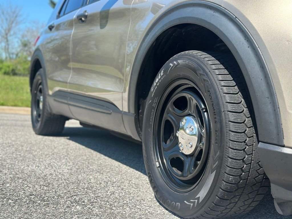 Used 2020 Beige Ford Base image 9