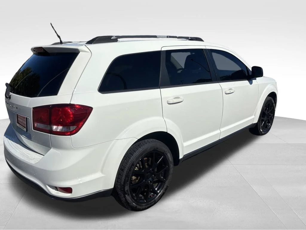 Used 2017 White Dodge SXT image 22