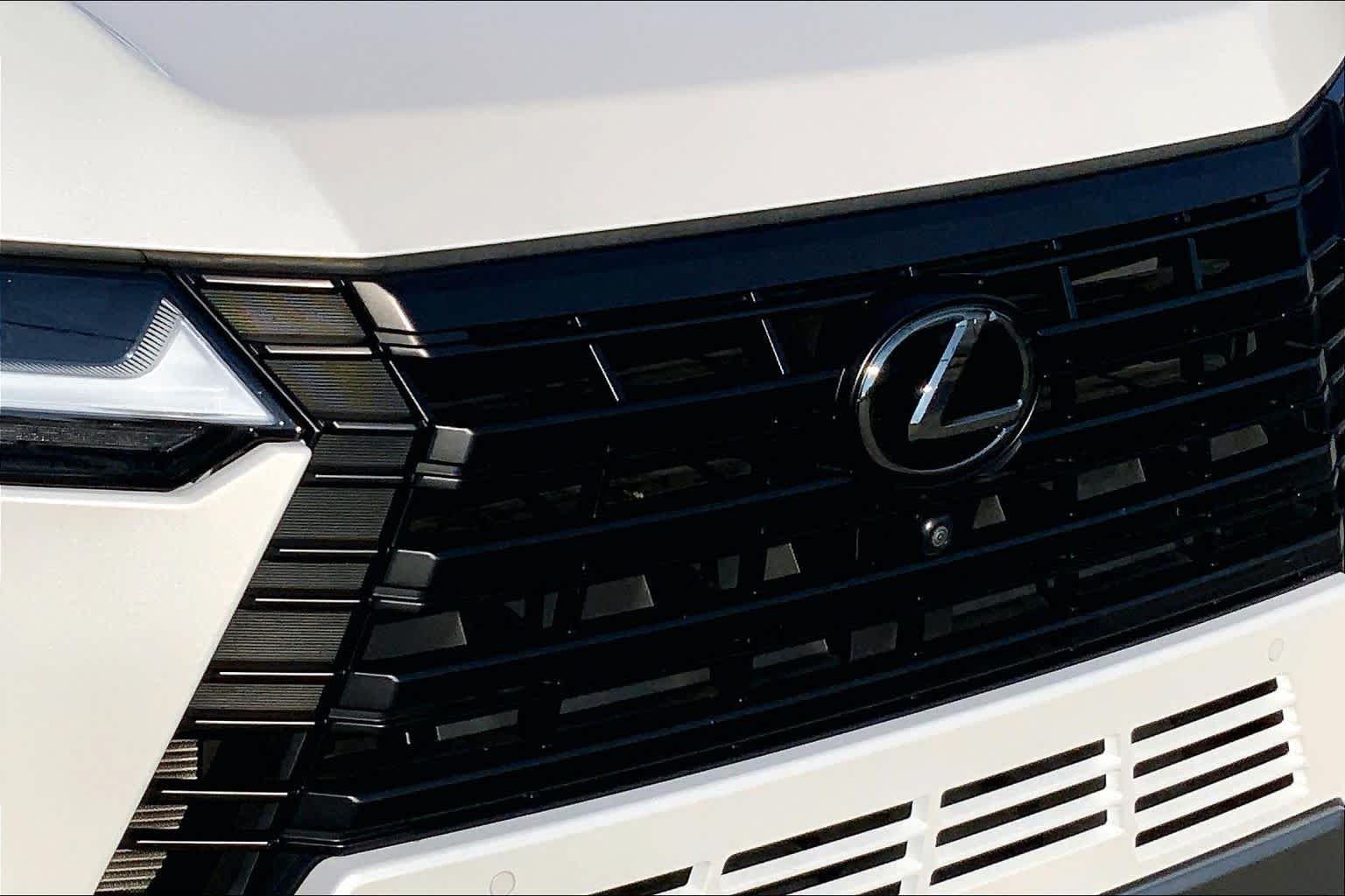 Used 2024 Eminent White Pearl Lexus Overtrail+ image 29