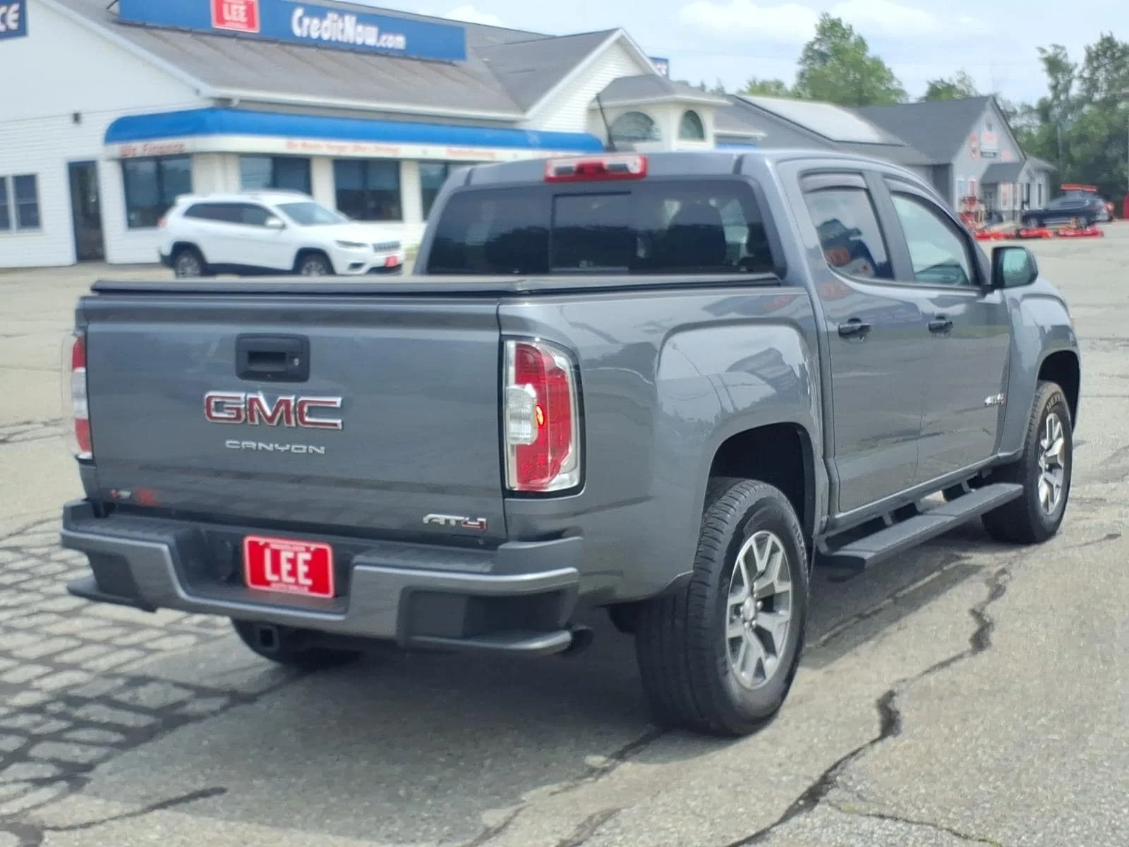 Used 2021 Steel Metallic GMC AT4 w/Cloth image 5