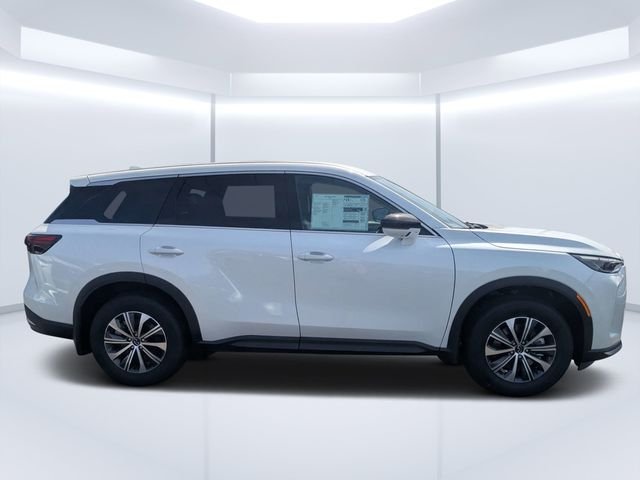 New 2027 RADIANT WHITE INFINITI Pure FWD image 2