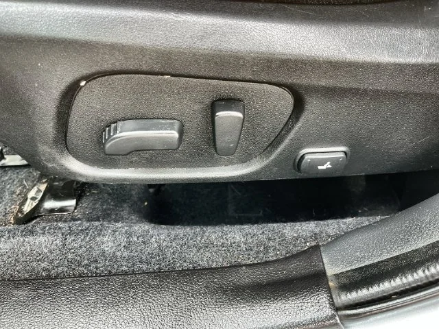 Used 2018 Silver Subaru 2.5i Premium image 16