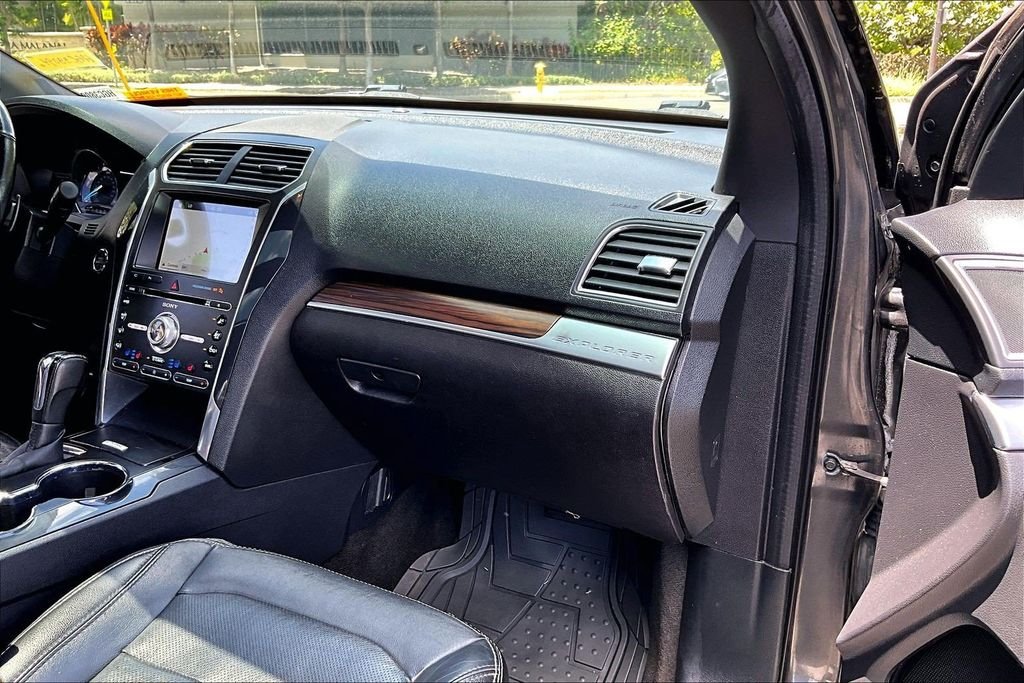Used 2017 Gray Ford Limited image 16