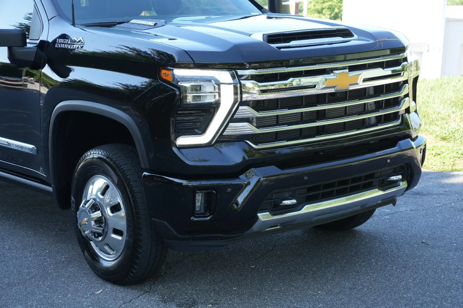 Used 2024 Black Chevrolet High Country DRW image 9