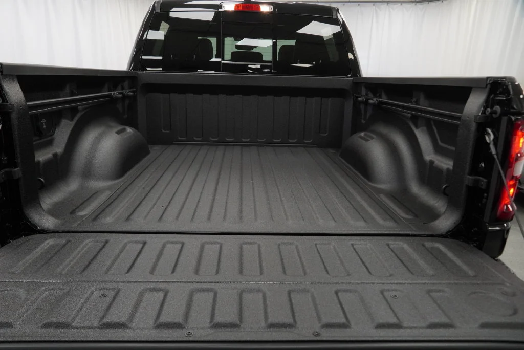 New 2027 Diamond Black Crystal Pearl-Coat Exterior Paint RAM Laramie image 30