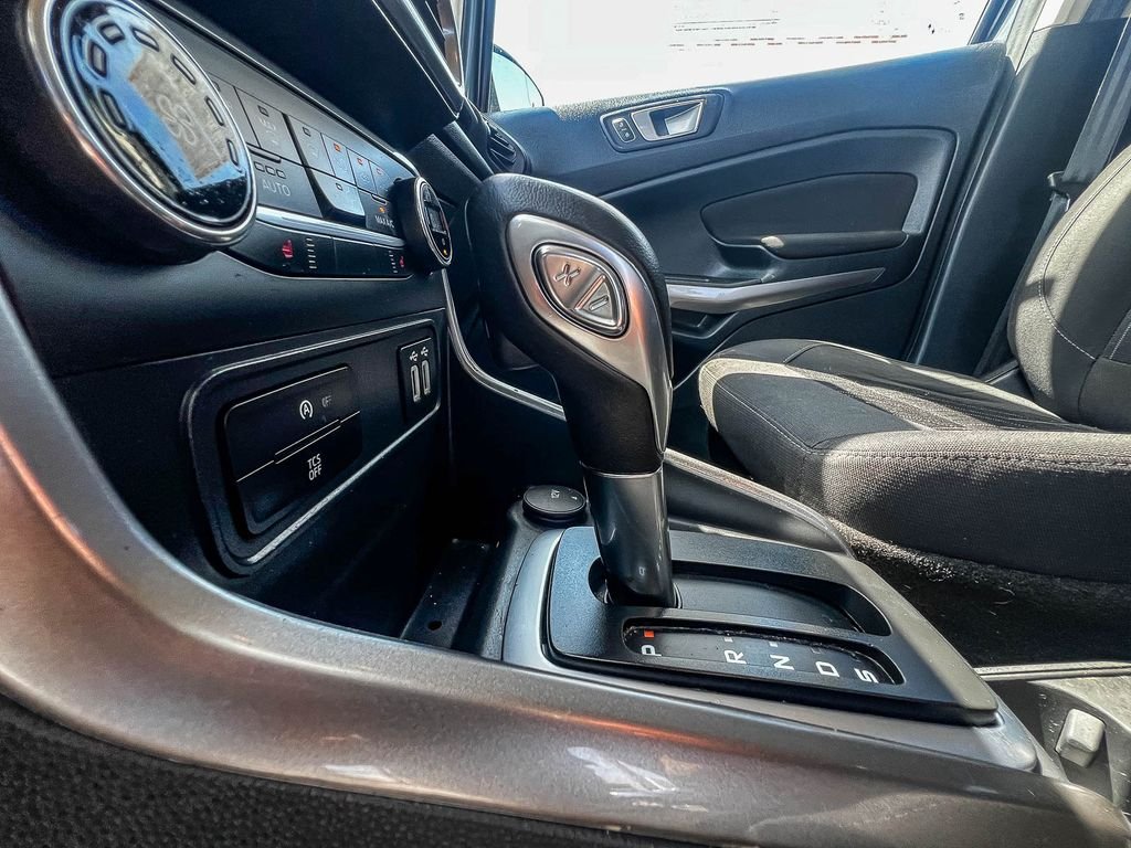 Used 2020 Gray Ford SE image 18
