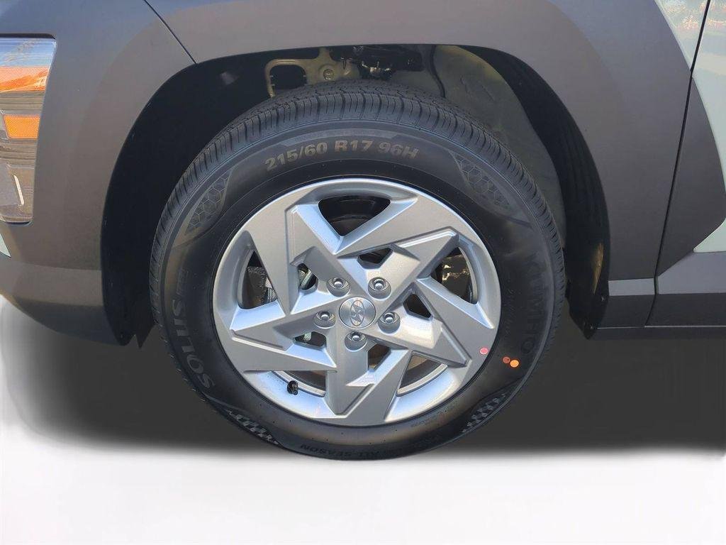 New 2027 Green Hyundai SE FWD image 11