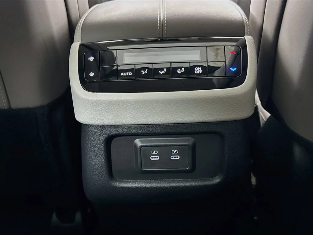 Certified Used 2027 White INFINITI PURE image 34