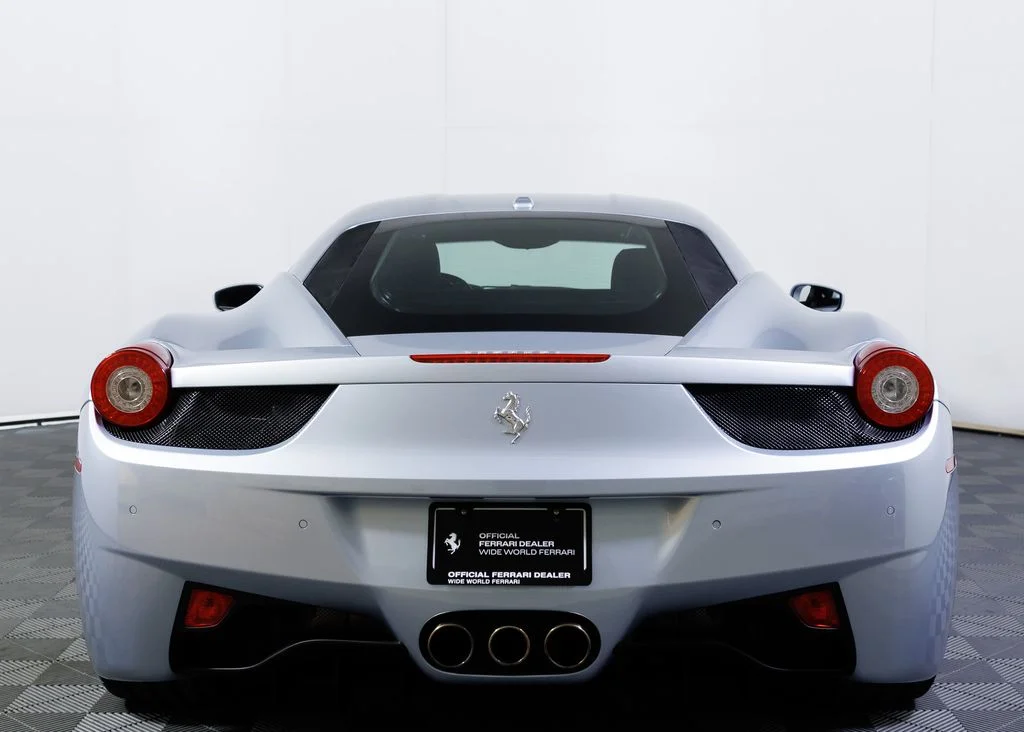 Used 2011 Grigio Alloy Ferrari Base image 9