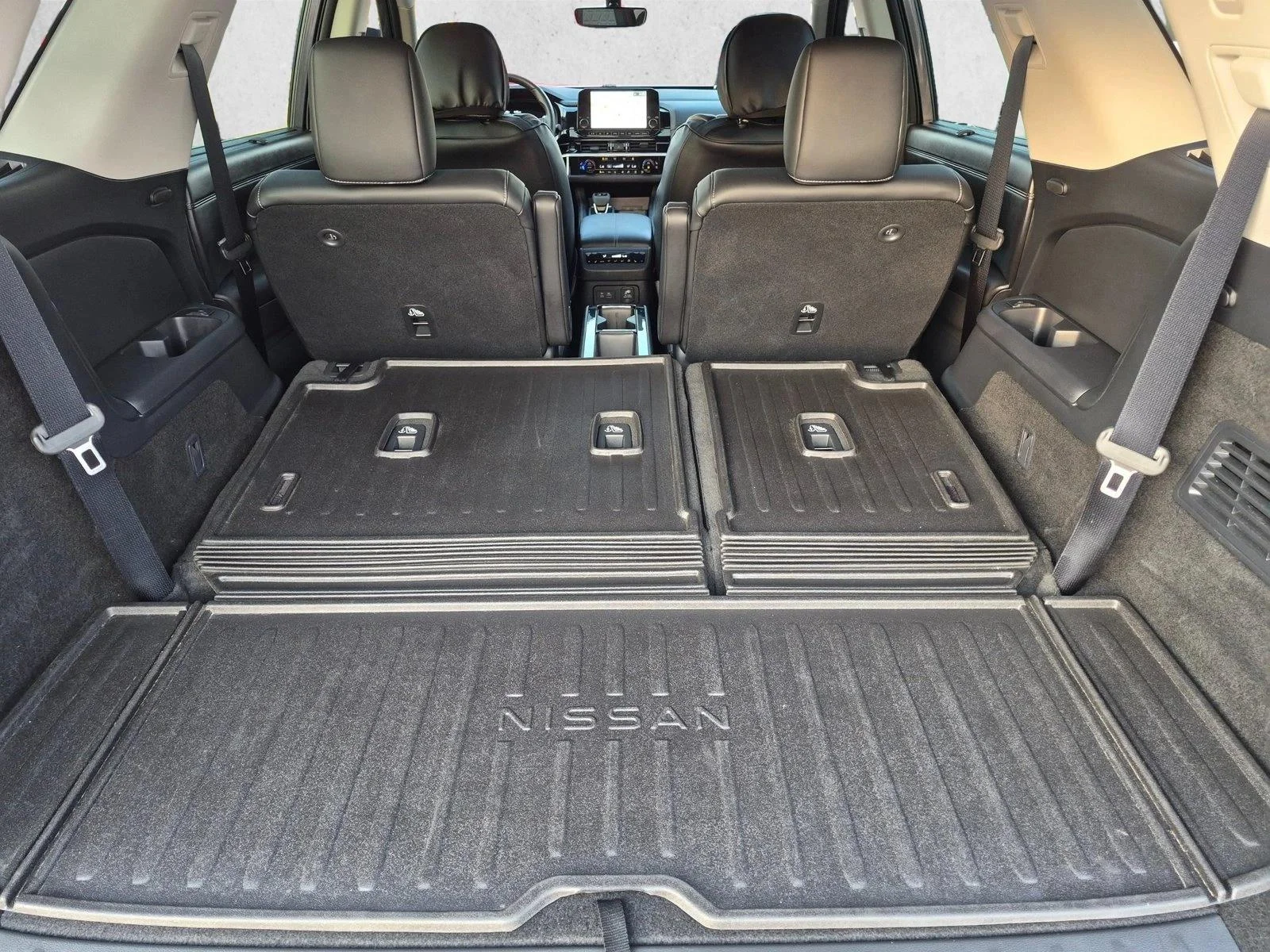 Certified Used 2025 Gun Metallic Nissan Platinum image 6