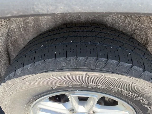 Used 2018 Velvet Red Pearlcoat Jeep Laredo image 4