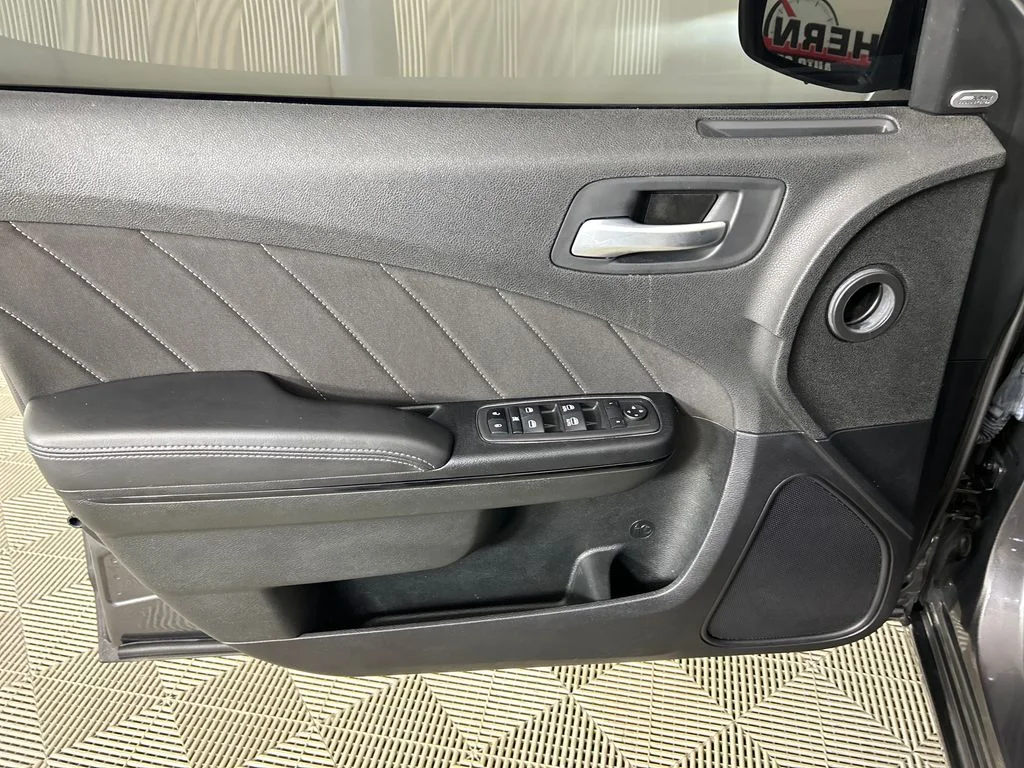 Used 2023 Gray Dodge SXT image 11