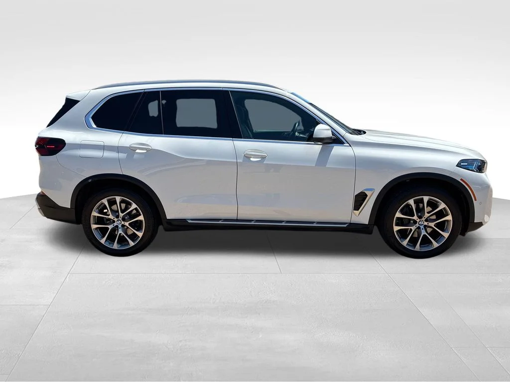 Used 2026 White BMW xDrive40i image 7