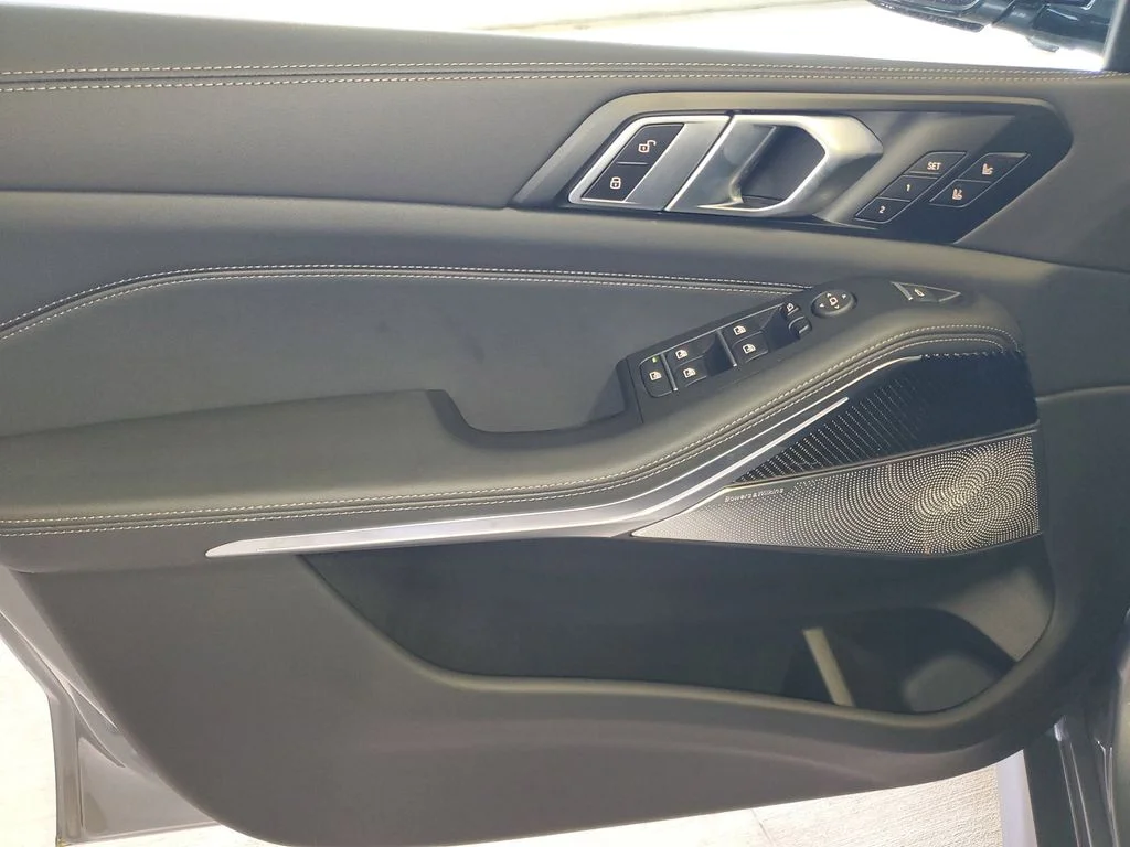 New 2026 Skyscraper Grey Metallic BMW M60i image 14