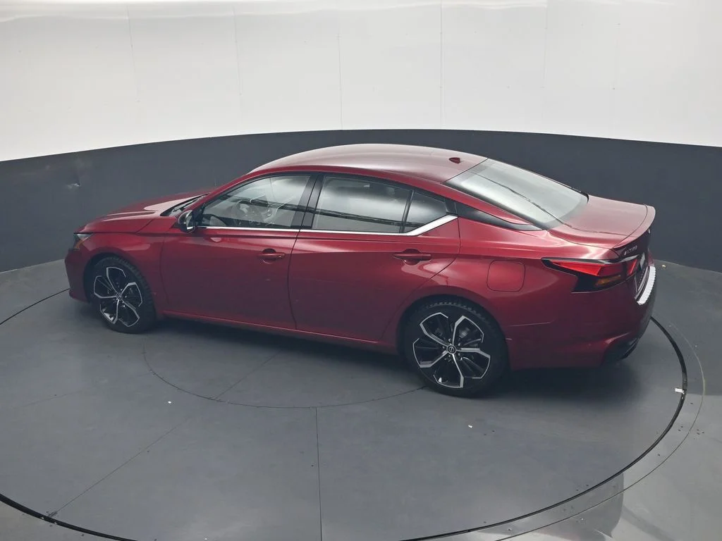 Used 2023 Red Nissan 2.5 SR image 30