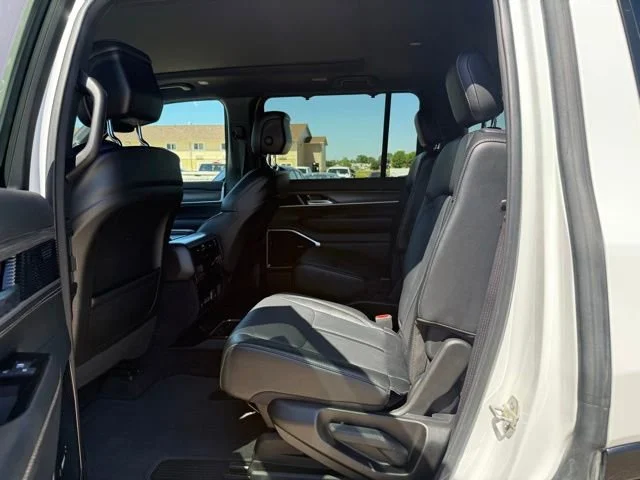 2024 Jeep Wagoneer Series III - Photo 39