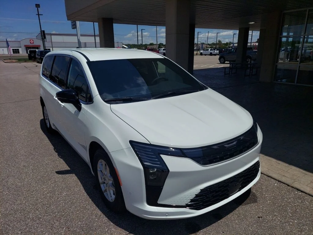 2027 Chrysler Pacifica Select's photo