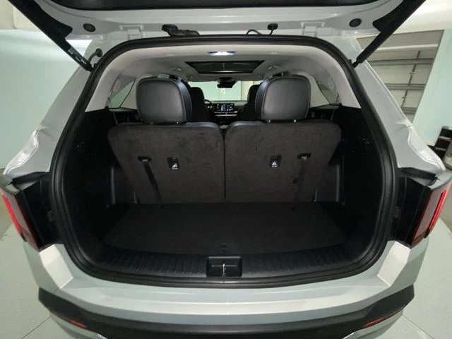 Used 2026 White Kia EX image 25