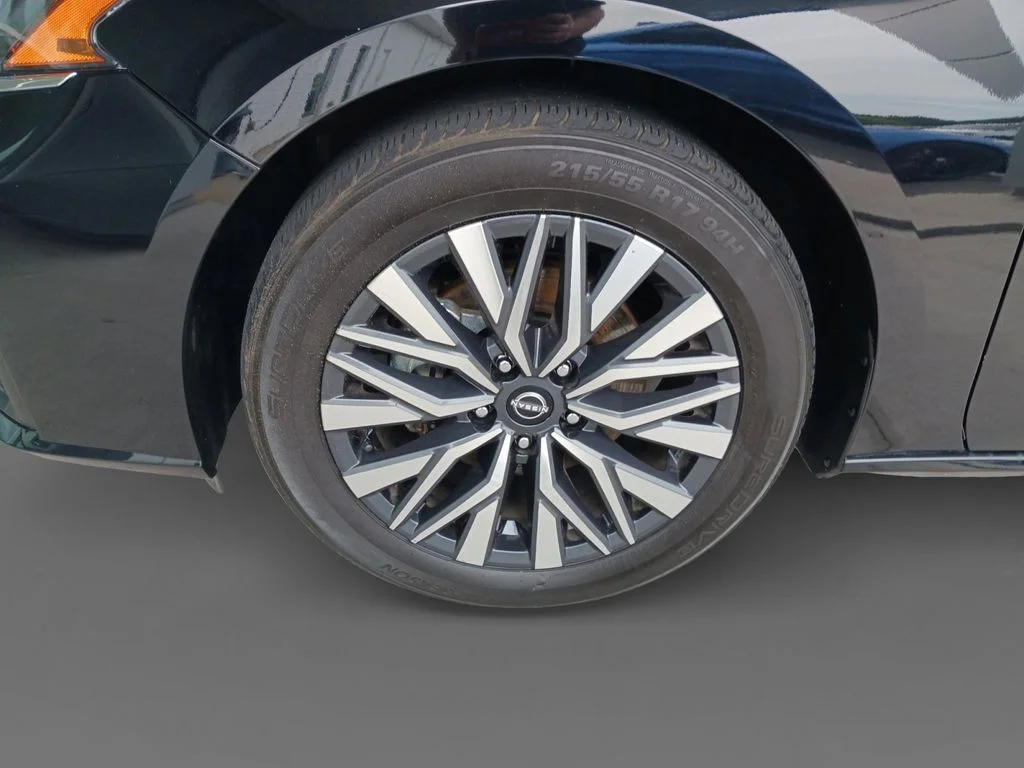 Used 2024 Black Nissan 2.5 SV image 15