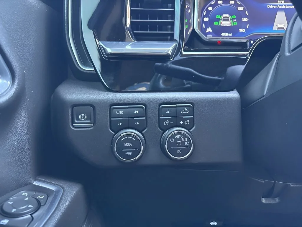 Used 2022 Summit White Chevrolet RST image 22