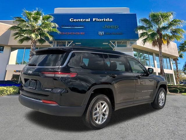 New 2026 Diamond Black Crystal Pearl-Coat Exterior Paint Jeep Laredo image 5