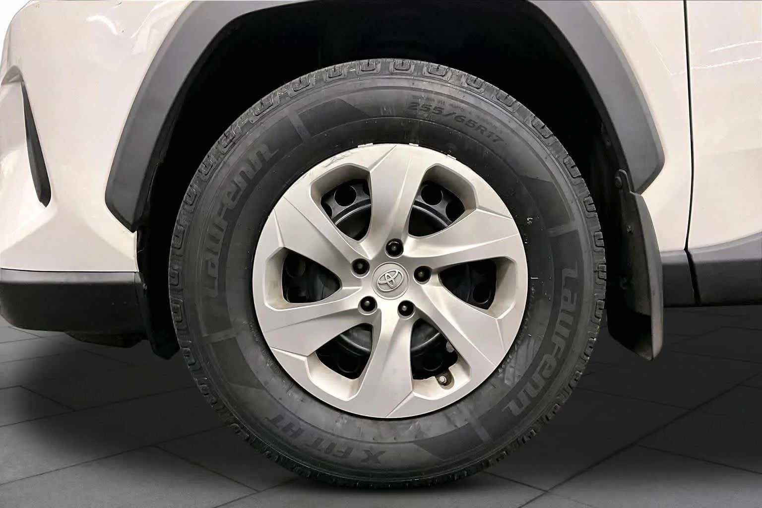 Used 2023 Ice Cap Toyota LE image 11
