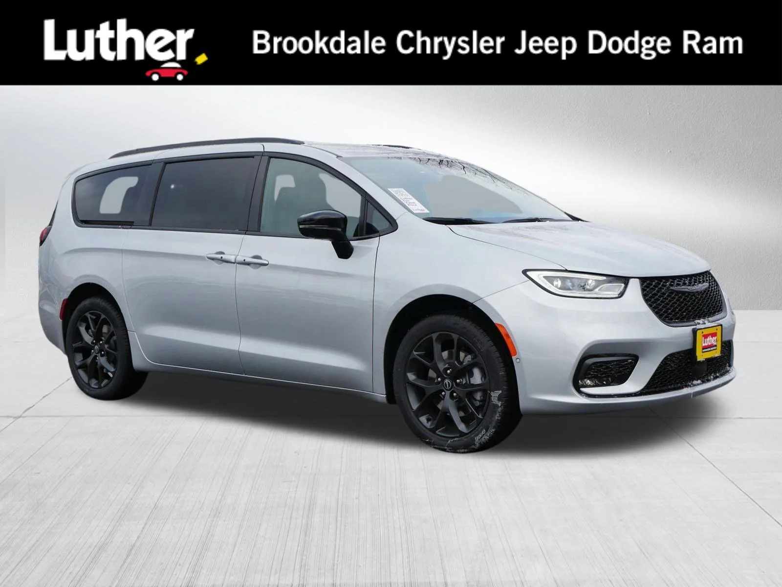 2026 Chrysler Pacifica Select AWD's photo