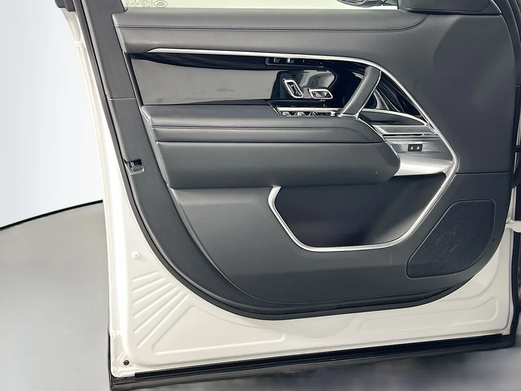 2023 Land Rover Range Rover SE - Photo 18