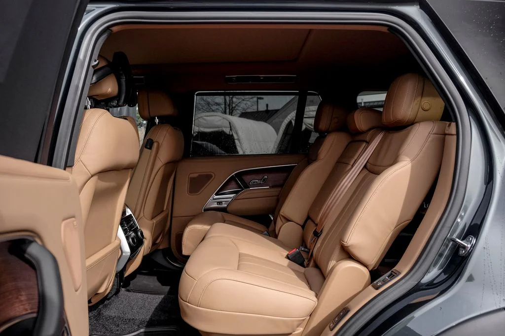New 2026 Belgravia Green Land Rover SE image 16