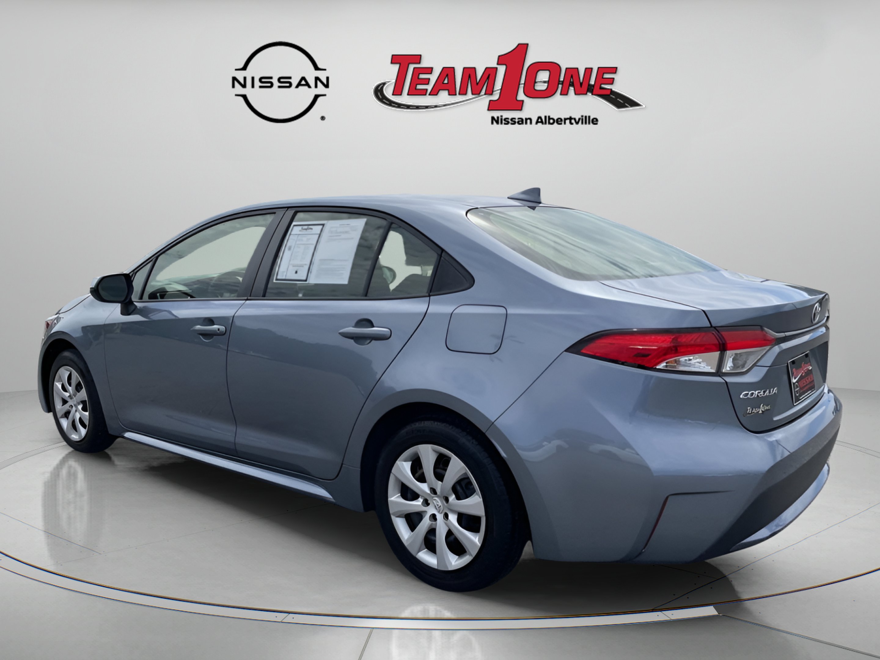Used 2021  Toyota LE image 5