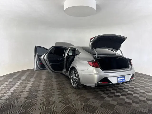 Used 2022 Silver Hyundai Limited image 18