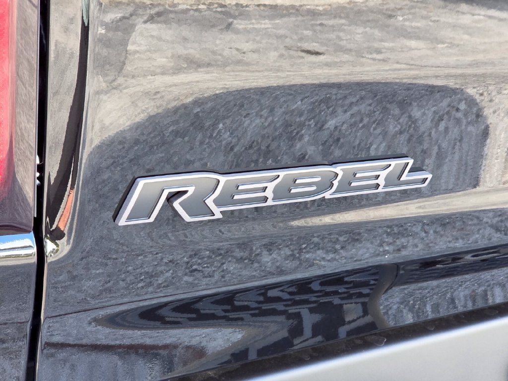 New 2027 Diamond Black Crystal Pearl-Coat Exterior Paint RAM Rebel image 13