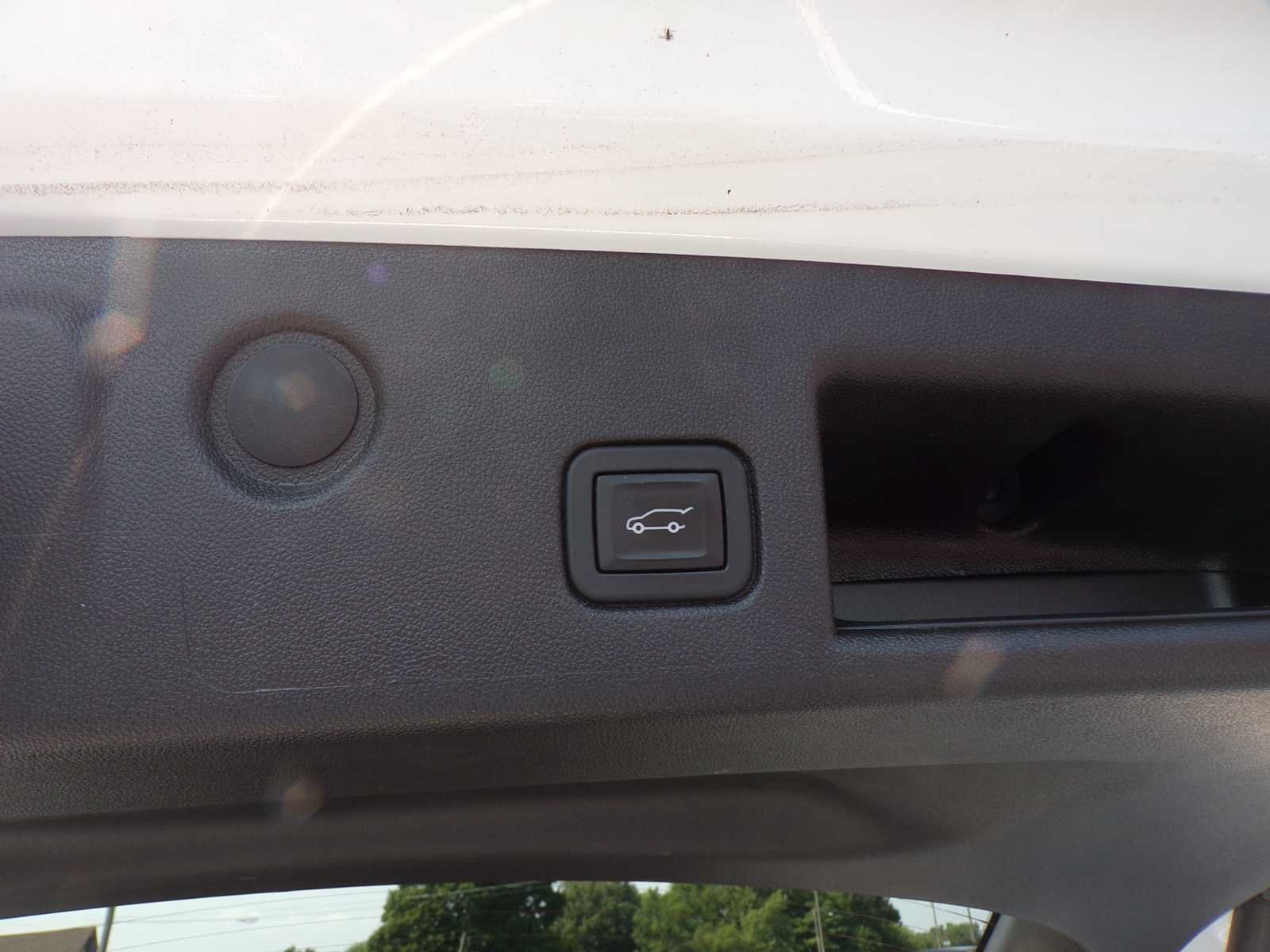 Used 2024 Summit White Chevrolet LT image 22