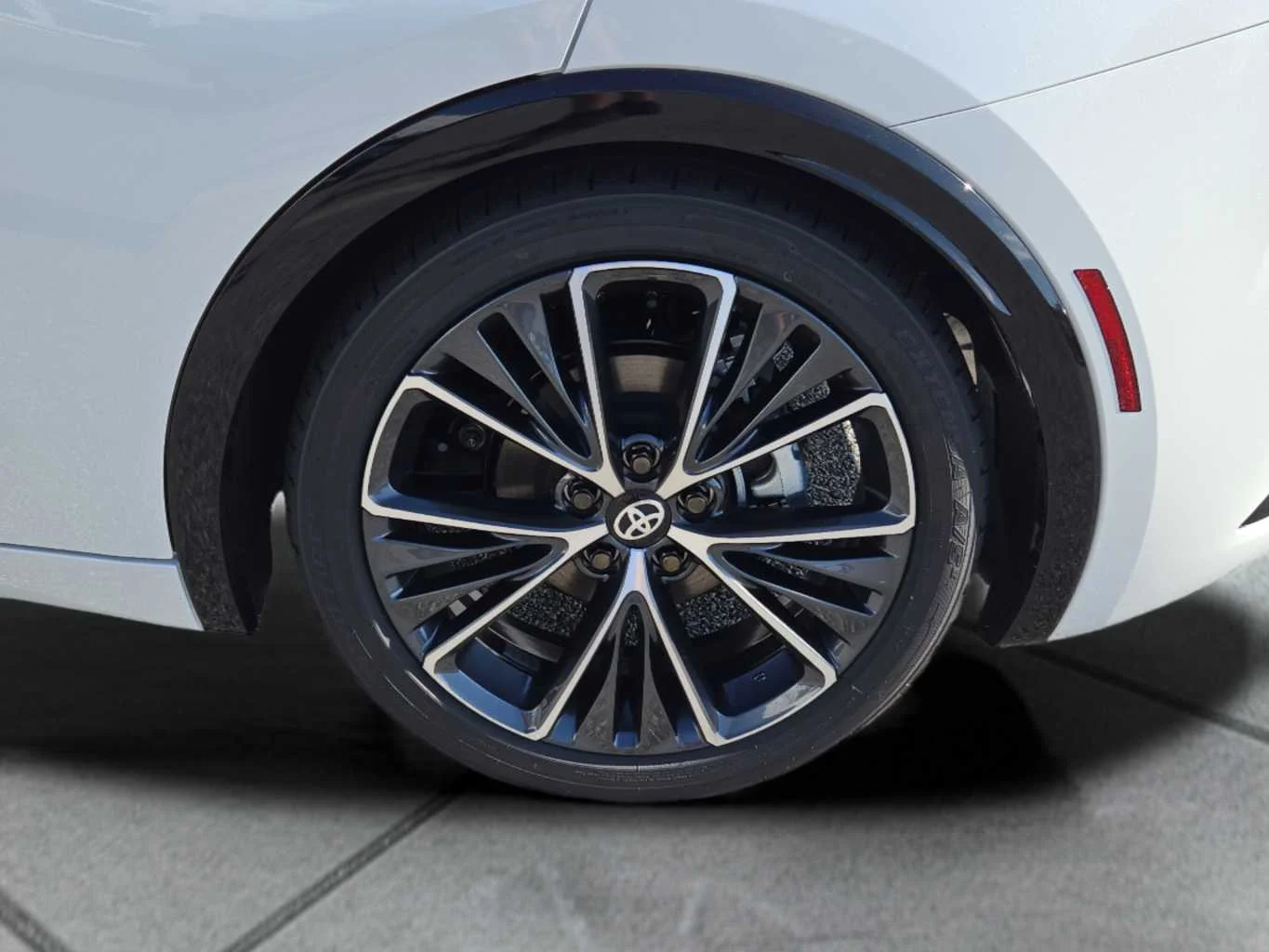 New 2027 Wind Chill Pearl Toyota XLE image 12