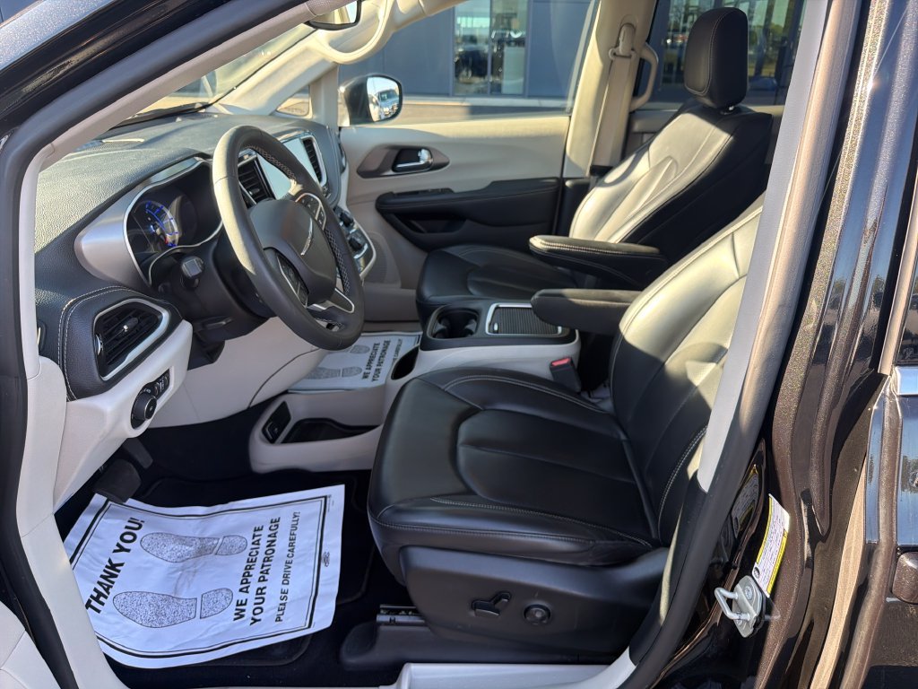 Used 2023 Black Chrysler Touring L image 12