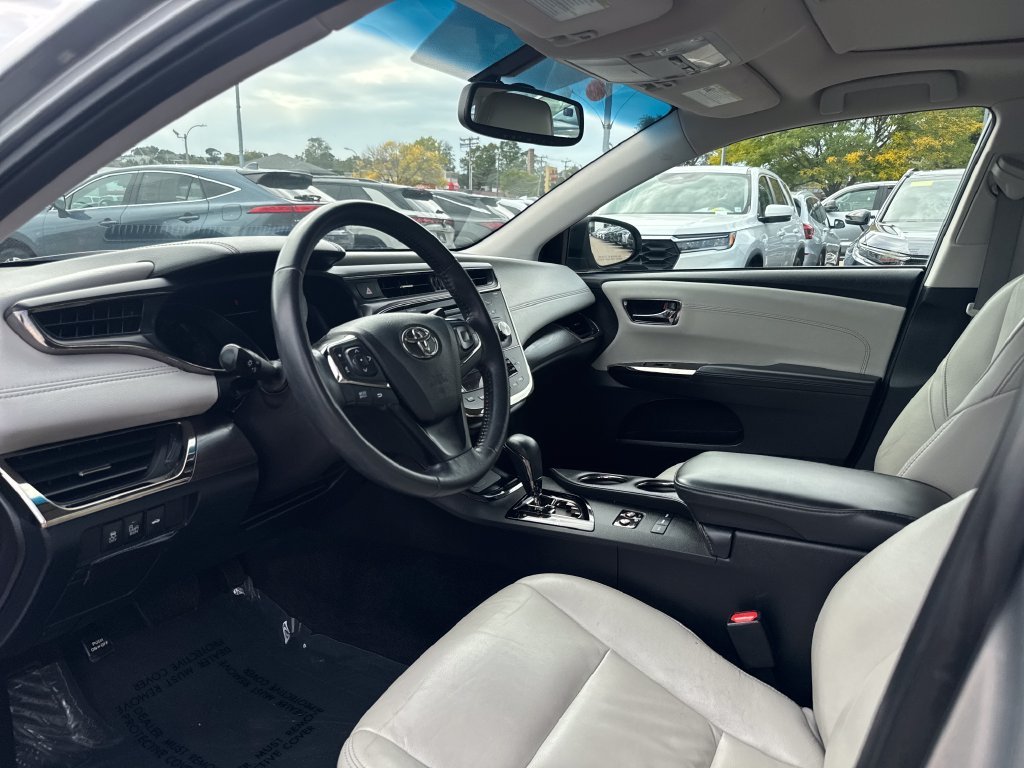 Used 2016 Silver Toyota XLE Premium image 13