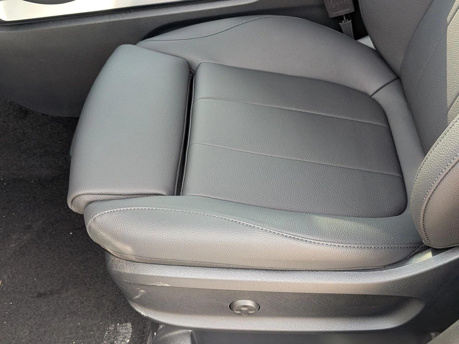 Certified Used 2026 Polar White Mercedes-Benz GLB 250 image 4