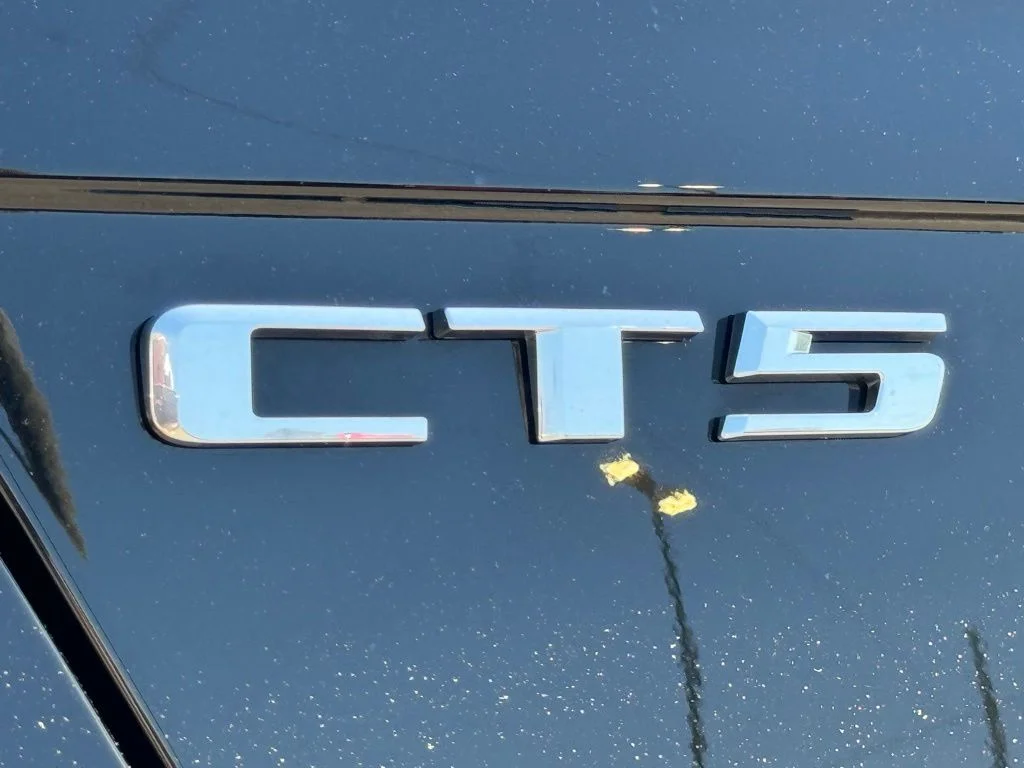 Used 2025  Cadillac Premium Luxury image 9